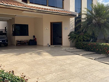 Sobrado com Mesanino e p� direito Alto